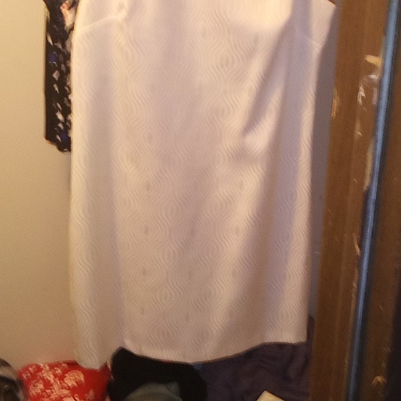 A beautiful dresse - Picture 2 of 3